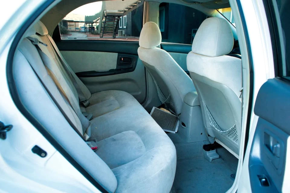 2004 Kia Spectra - Image 4 of 7
