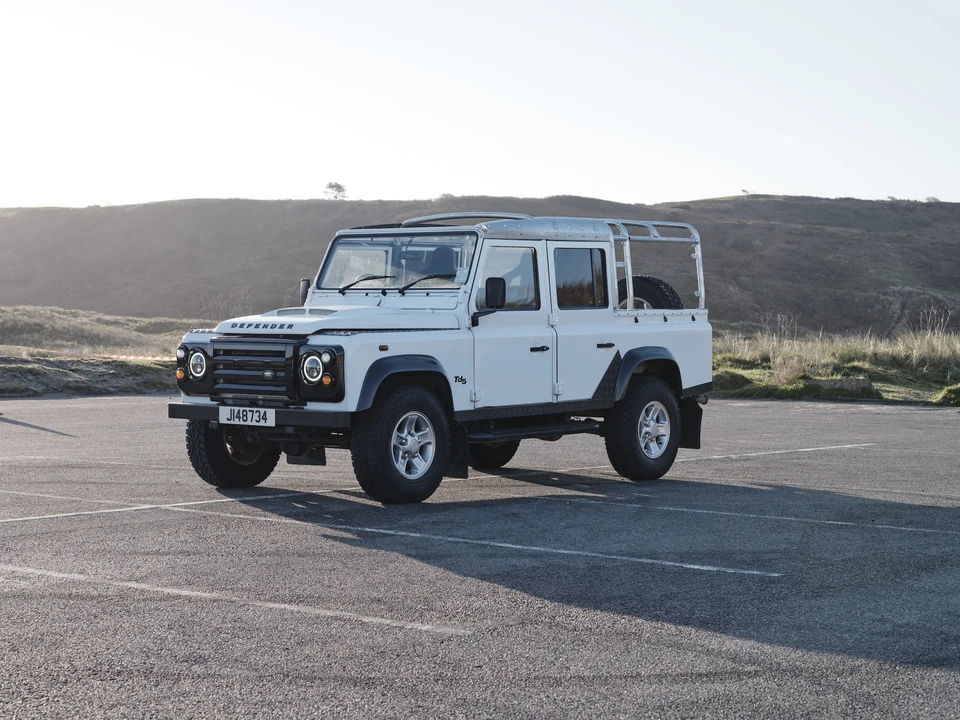 2004 Land Rover Defender 110 - Image 24 of 31