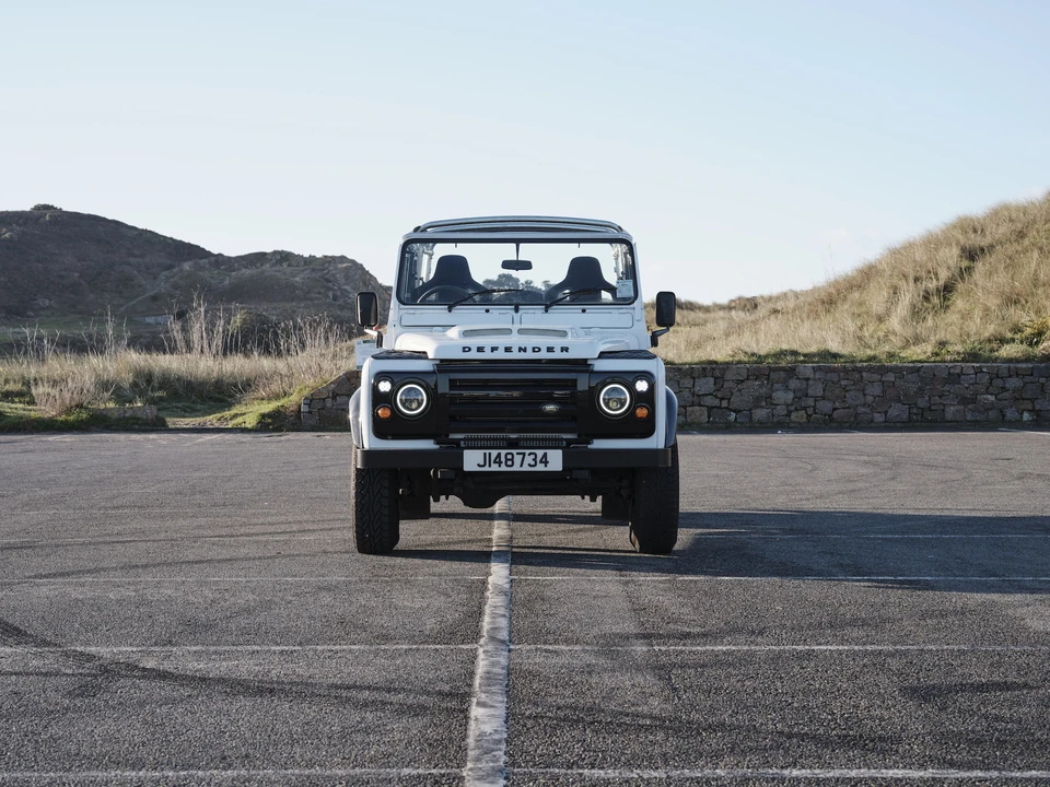 2004 Land Rover Defender 110 - Image 25 of 31