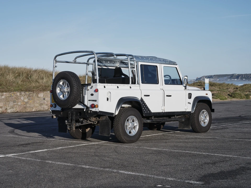 2004 Land Rover Defender 110 - Image 28 of 31