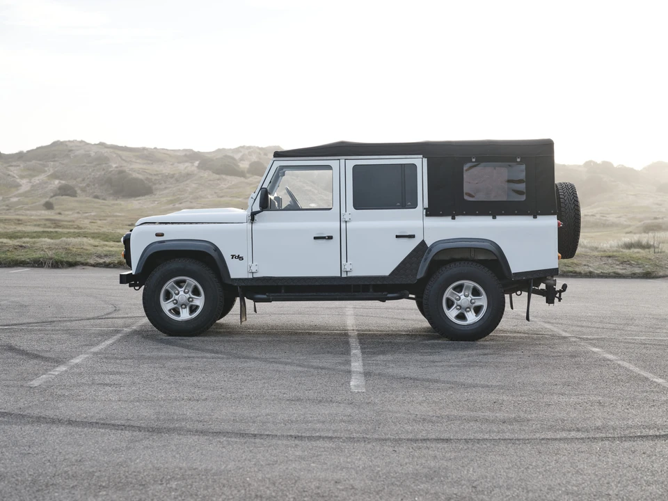 2004 Land Rover Defender 110 - Image 5 of 31