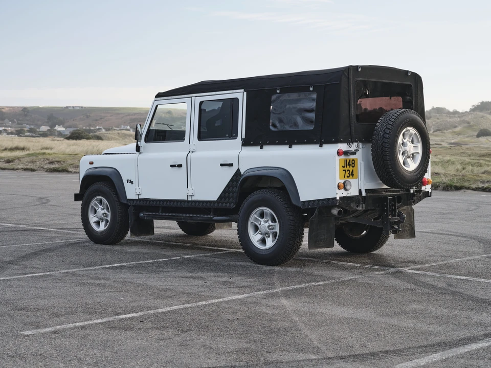 2004 Land Rover Defender 110 - Image 6 of 31