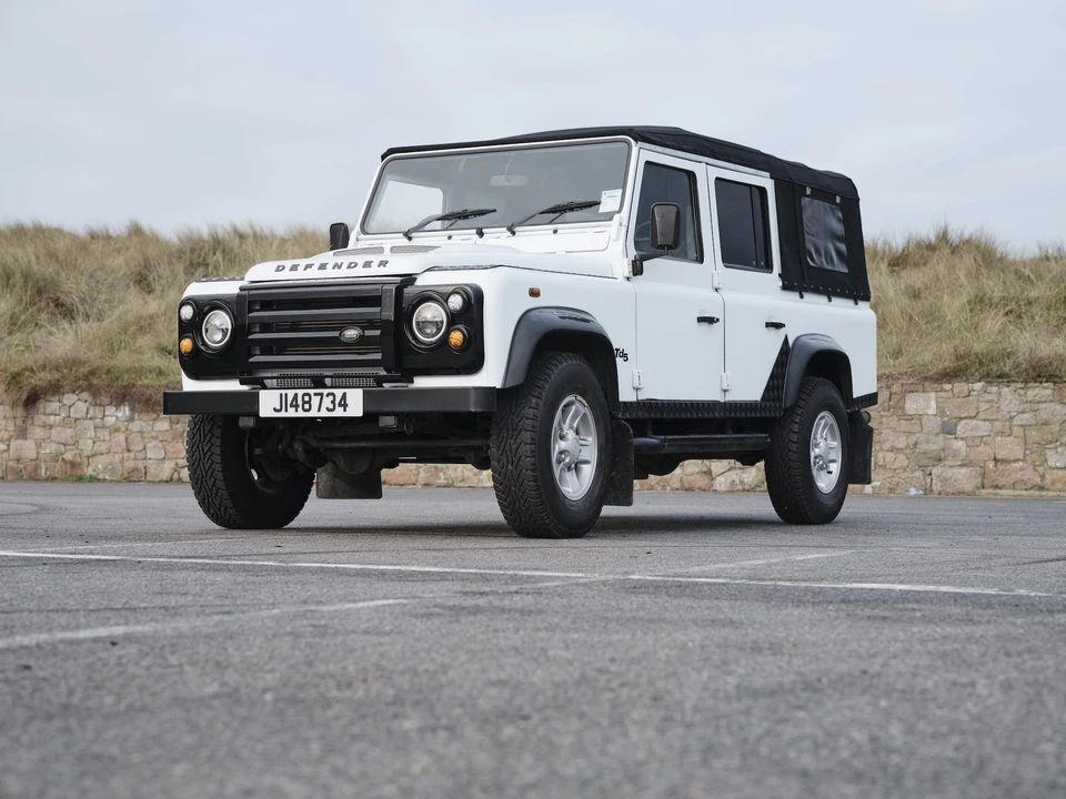 2004 Land Rover Defender 110 - Image 11 of 31