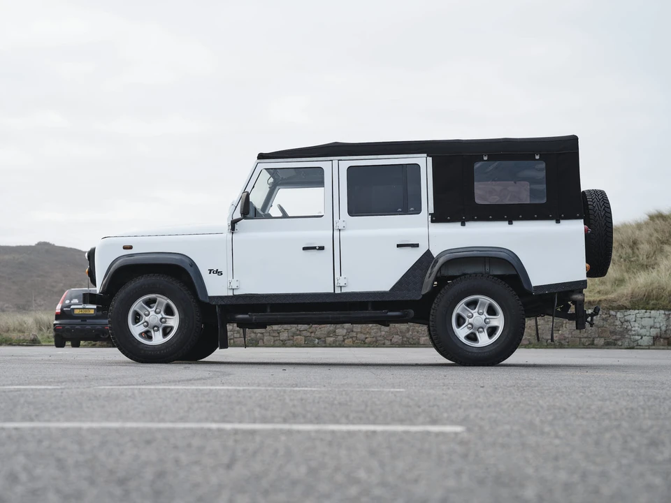 2004 Land Rover Defender 110 - Image 12 of 31