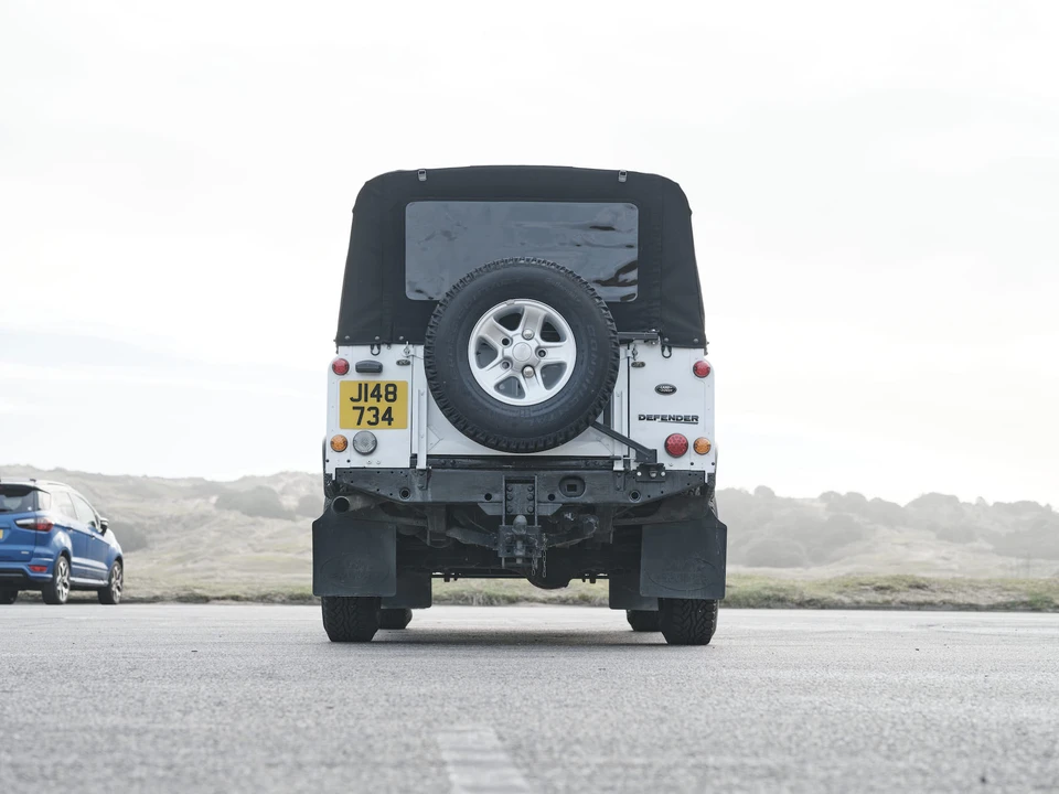 2004 Land Rover Defender 110 - Image 14 of 31