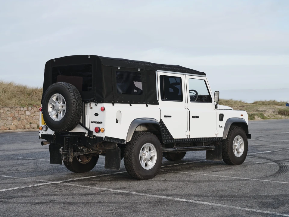 2004 Land Rover Defender 110 - Image 8 of 31