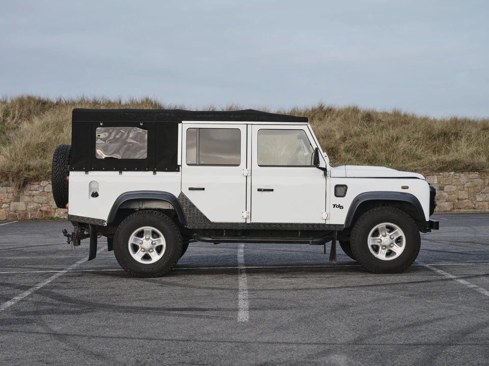 2004 Land Rover Defender 110 - Image 22 of 31