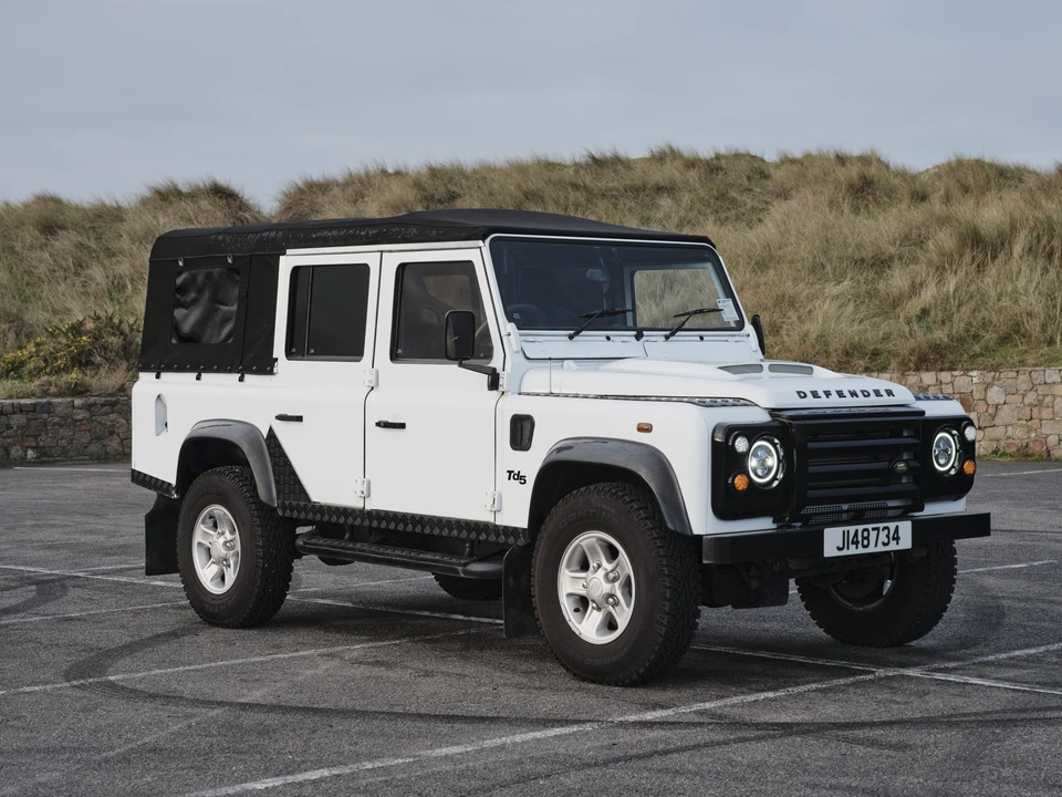 2004 Land Rover Defender 110 - Image 10 of 31