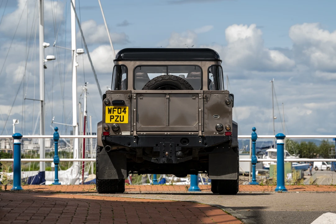 2004 Land Rover Defender 110 - Image 7 of 31