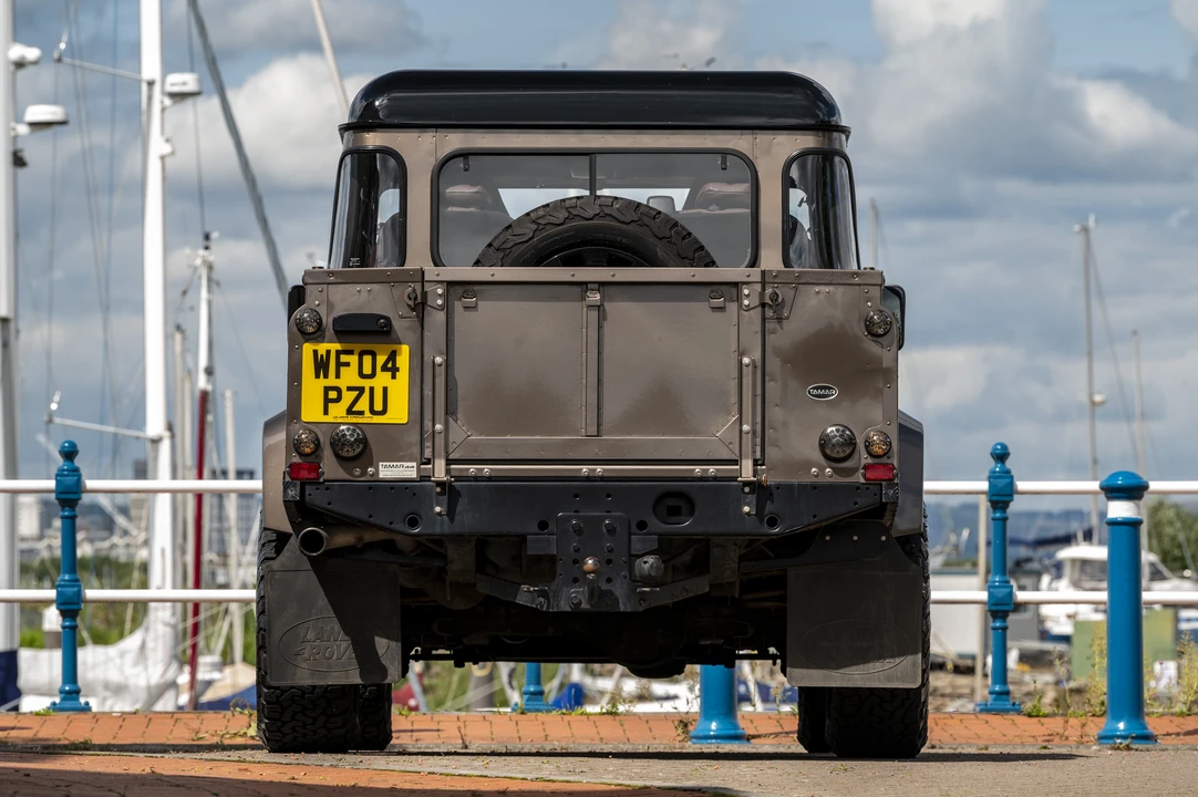 2004 Land Rover Defender 110 - Image 15 of 31
