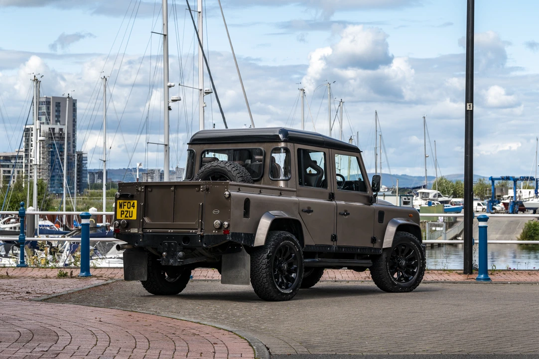 2004 Land Rover Defender 110 - Image 6 of 31