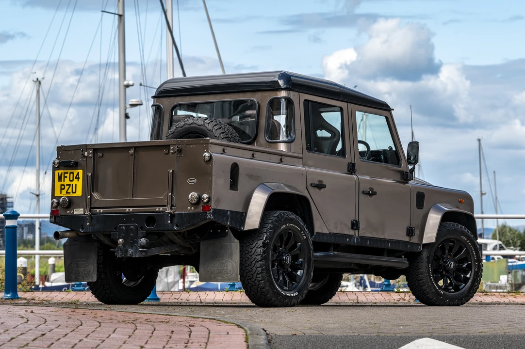 2004 Land Rover Defender 110 - Image 14 of 31