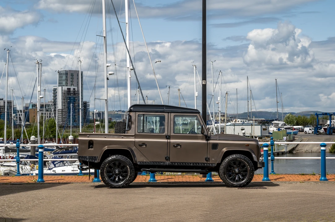 2004 Land Rover Defender 110 - Image 13 of 31