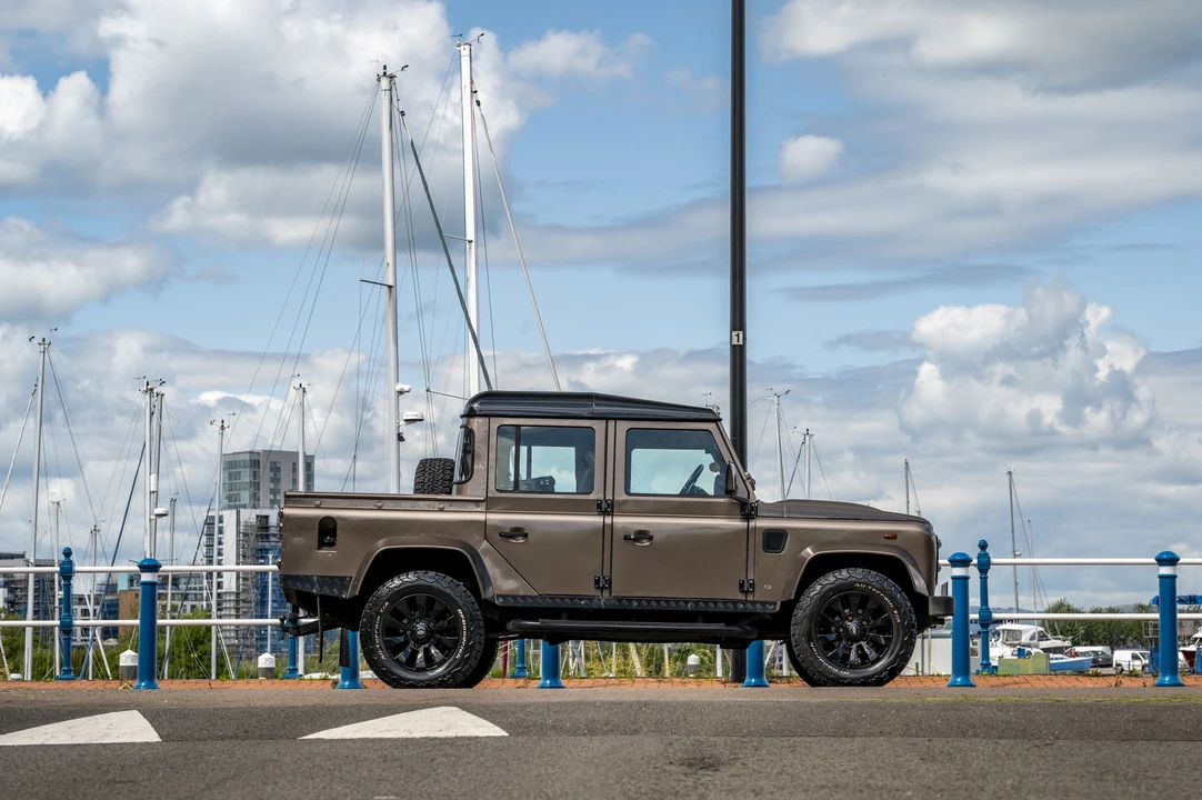 2004 Land Rover Defender 110 - Image 5 of 31