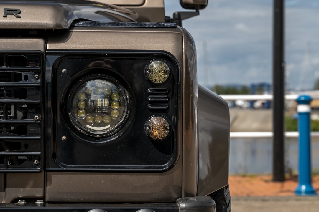 2004 Land Rover Defender 110 - Image 20 of 31