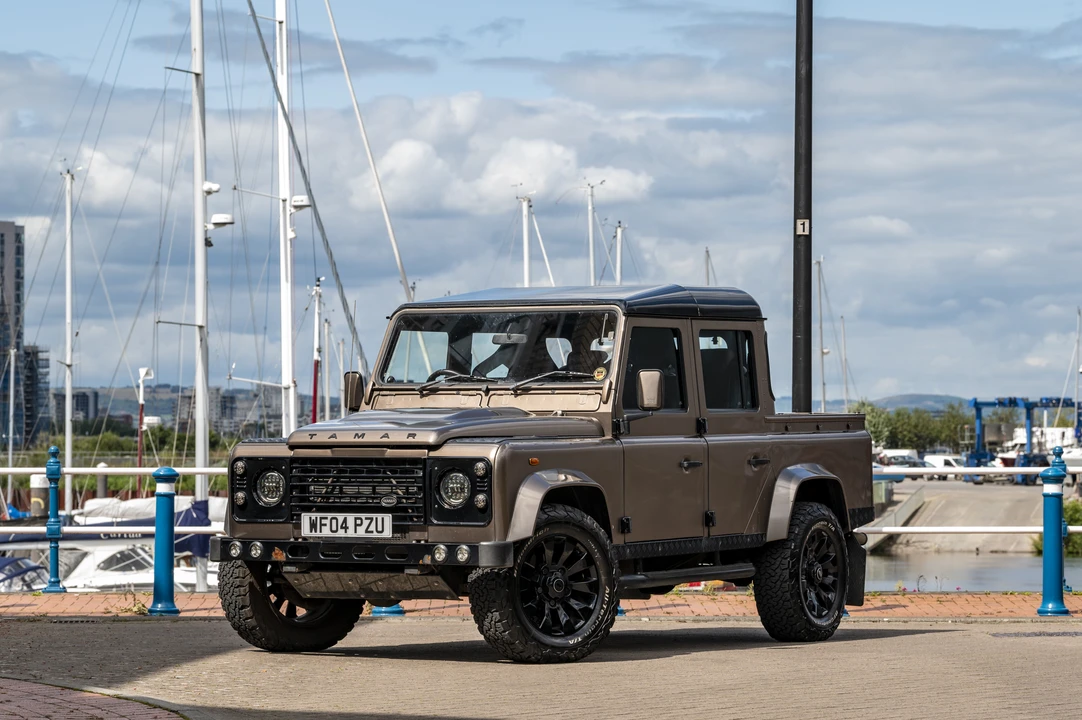 2004 Land Rover Defender 110 - Image 10 of 31