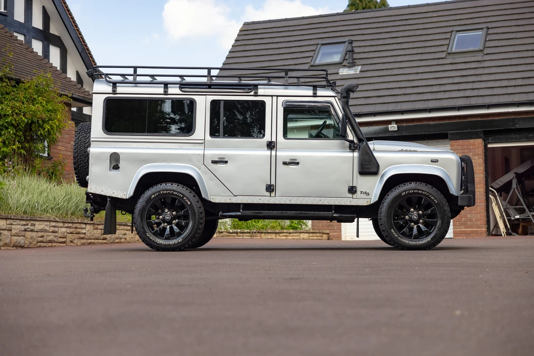 2004 Land Rover Defender 110 - Image 13 of 31