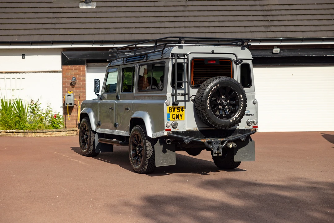 2004 Land Rover Defender 110 - Image 8 of 31