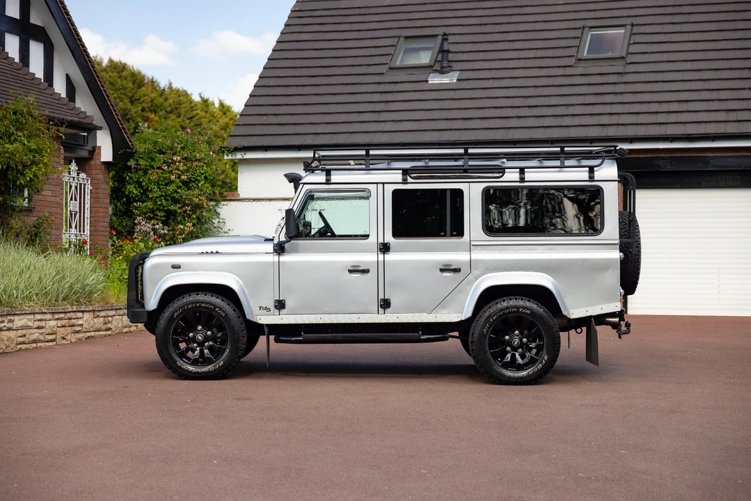 2004 Land Rover Defender 110 - Image 17 of 31