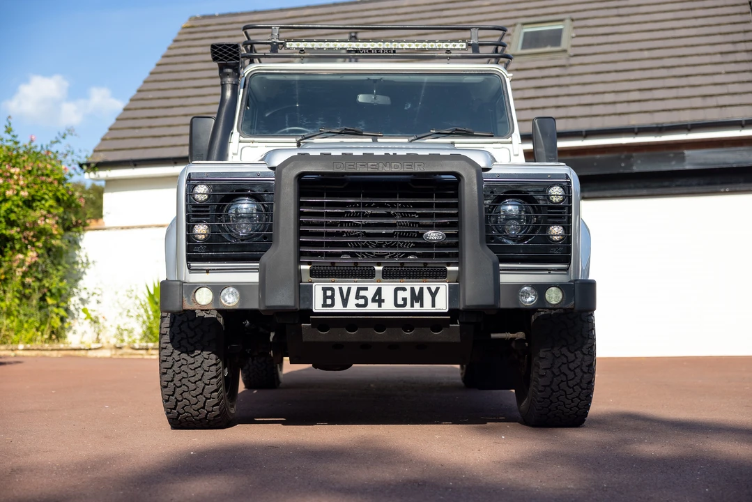 2004 Land Rover Defender 110 - Image 11 of 31