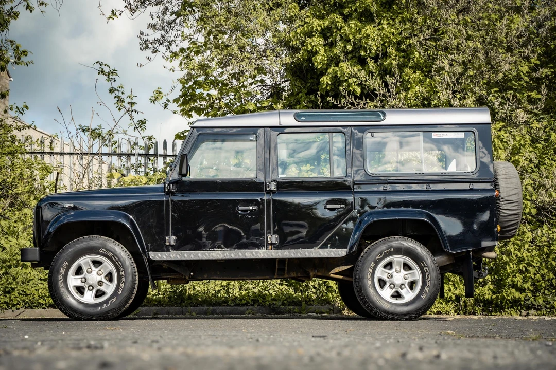 2004 Land Rover Defender 110 - Image 9 of 31