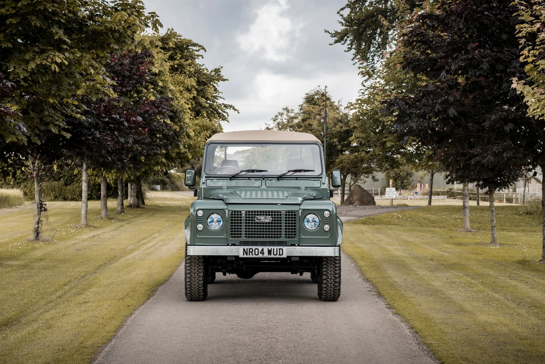 2004 Land Rover Defender 90 - Image 10 of 30