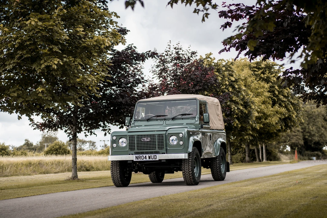 2004 Land Rover Defender 90 - Image 11 of 30