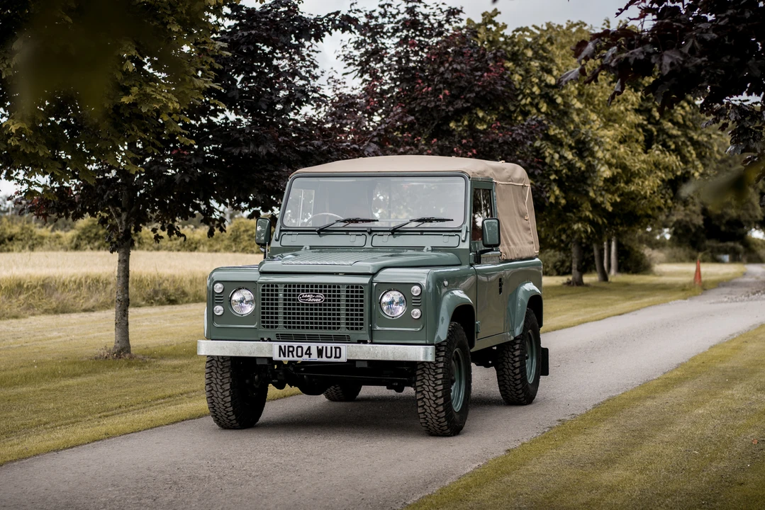 2004 Land Rover Defender 90 - Image 9 of 30