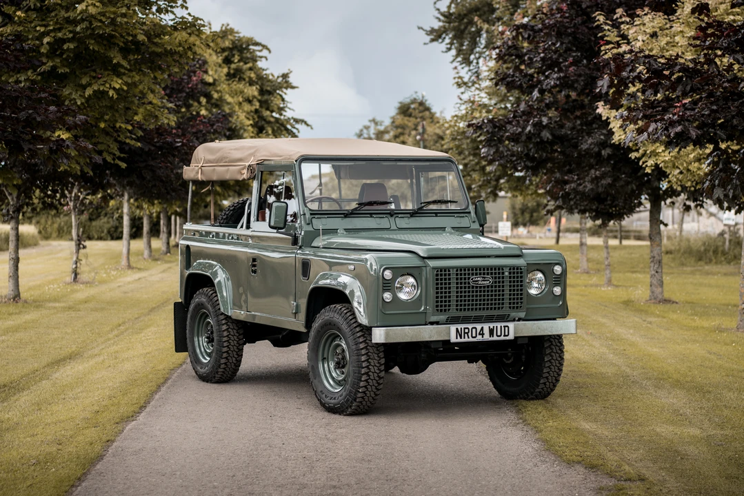 2004 Land Rover Defender 90 - Image 14 of 30