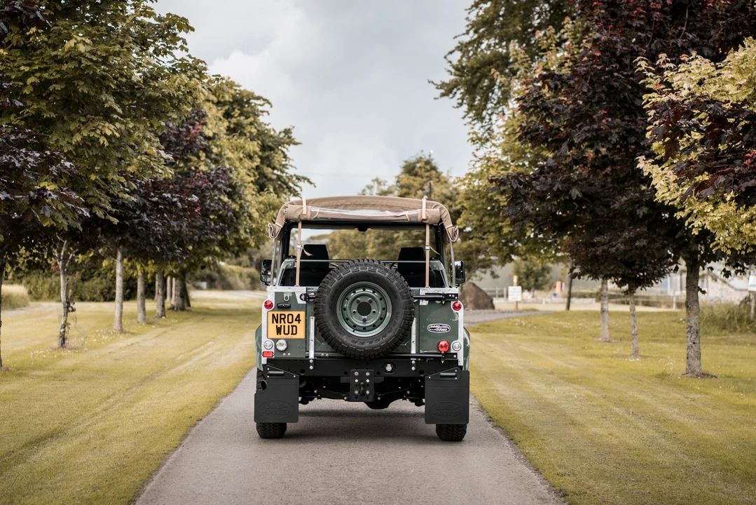 2004 Land Rover Defender 90 - Image 7 of 30