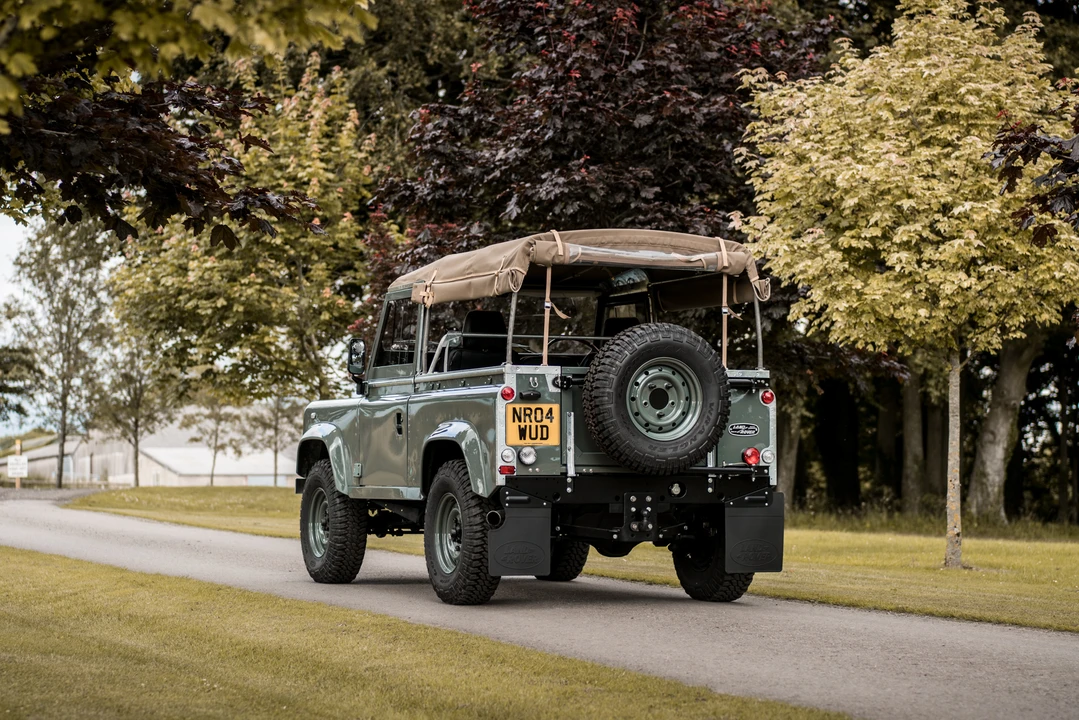 2004 Land Rover Defender 90 - Image 15 of 30