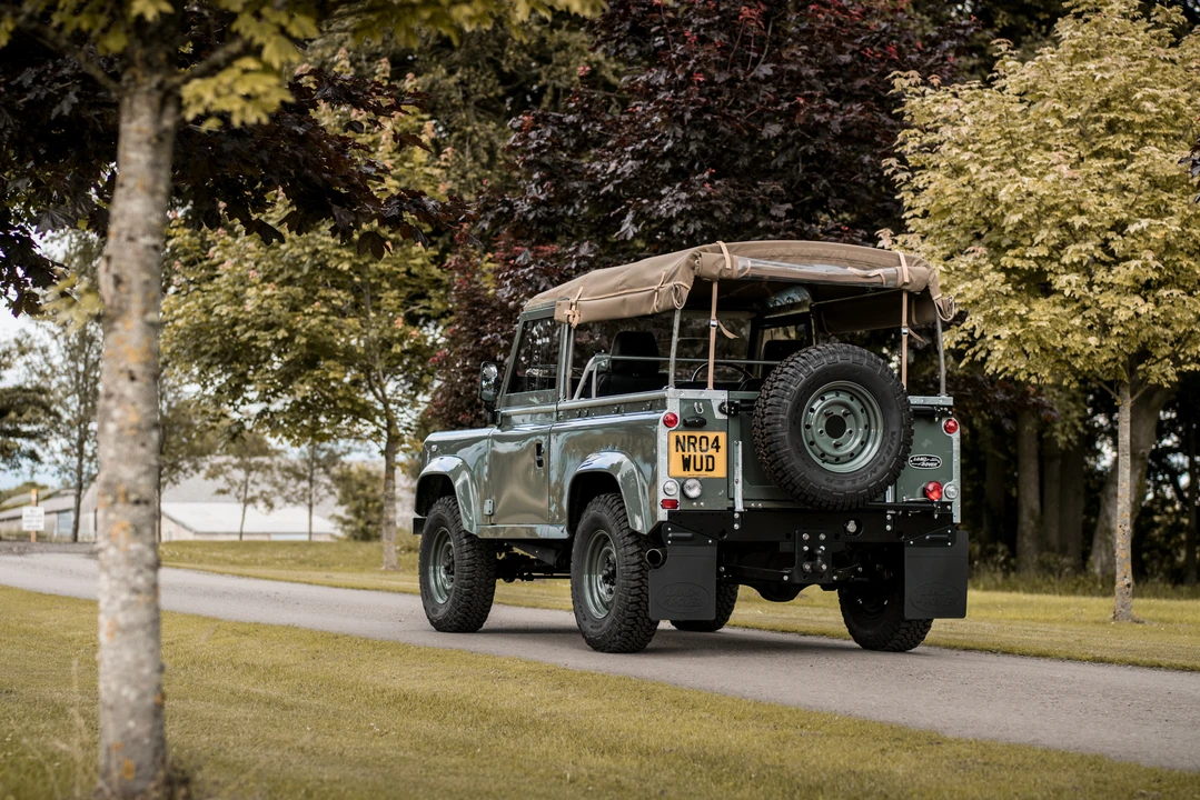 2004 Land Rover Defender 90 - Image 8 of 30