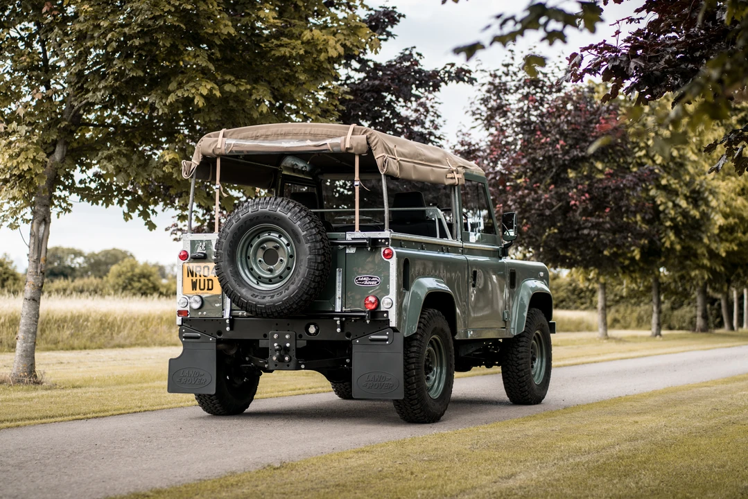 2004 Land Rover Defender 90 - Image 6 of 30