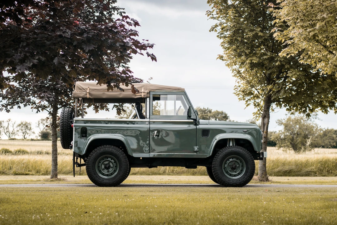 2004 Land Rover Defender 90 - Image 5 of 30