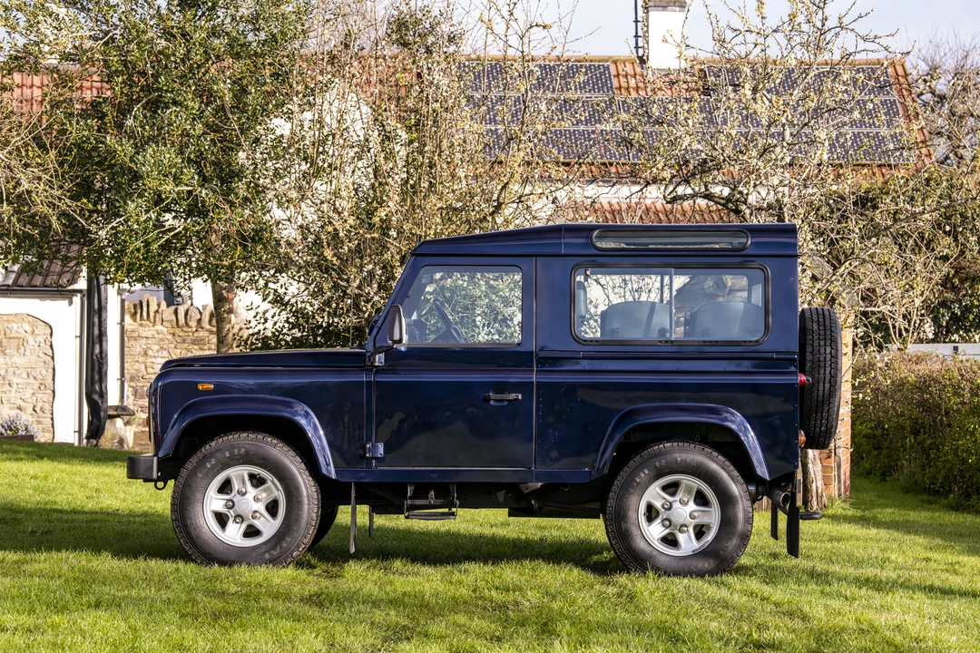 2004 Land Rover Defender 90 - Image 13 of 31