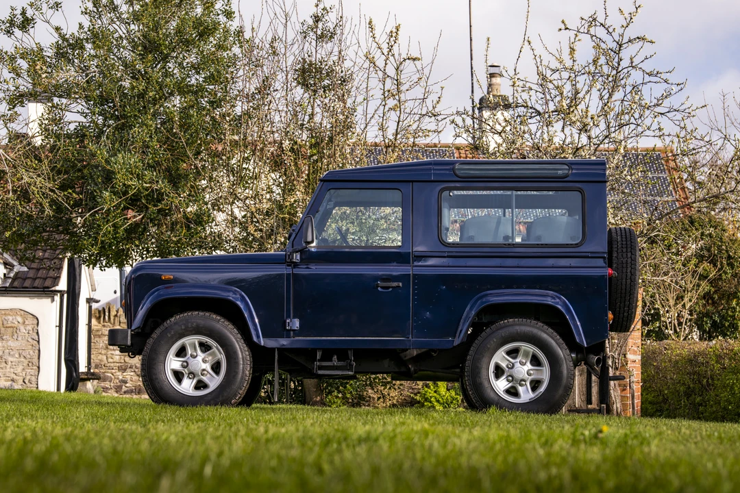 2004 Land Rover Defender 90 - Image 5 of 31