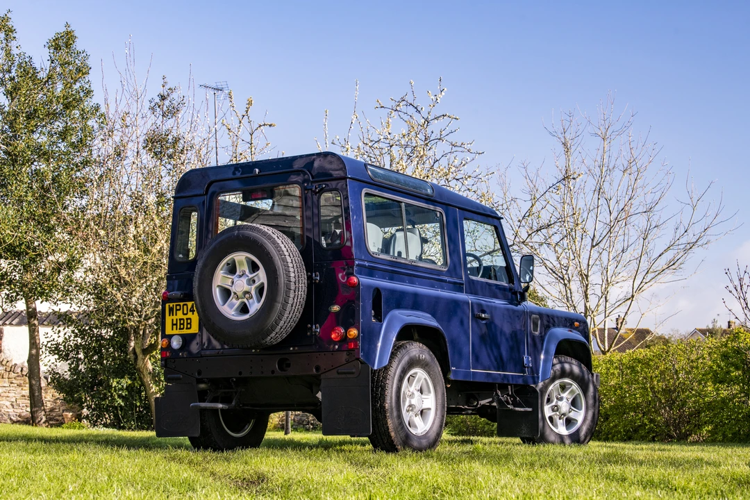 2004 Land Rover Defender 90 - Image 8 of 31