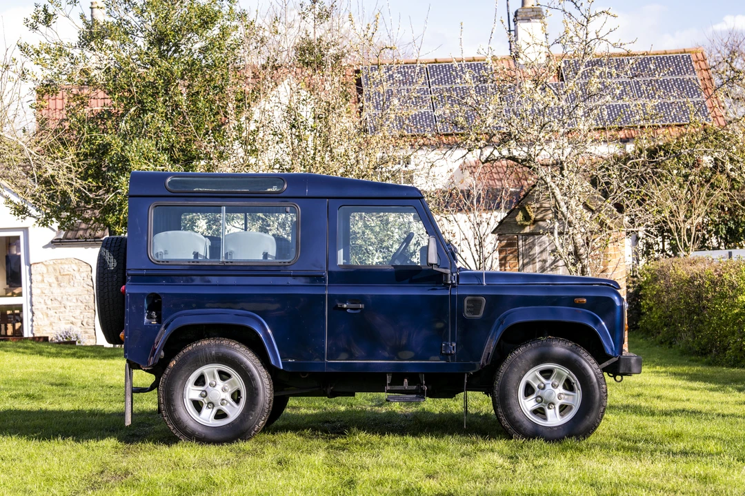 2004 Land Rover Defender 90 - Image 9 of 31