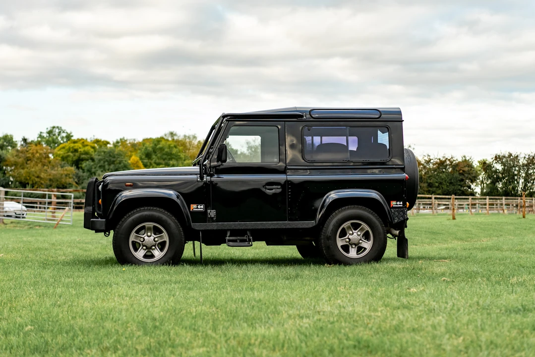 2004 Land Rover Defender 90 - Image 5 of 31