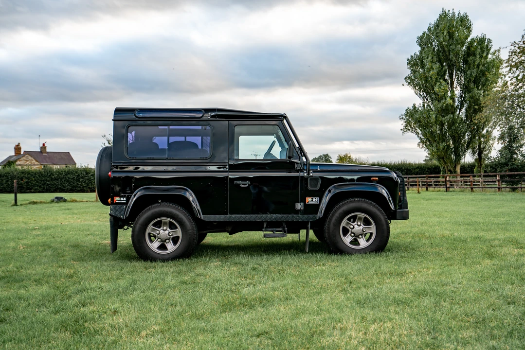 2004 Land Rover Defender 90 - Image 9 of 31