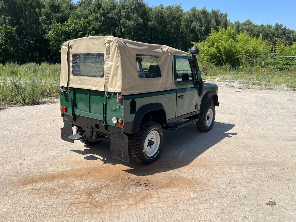 2004 Land Rover Defender 90 - Image 6 of 31