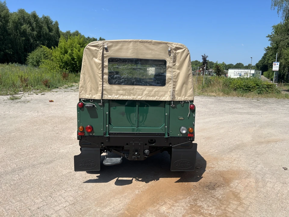 2004 Land Rover Defender 90 - Image 15 of 31
