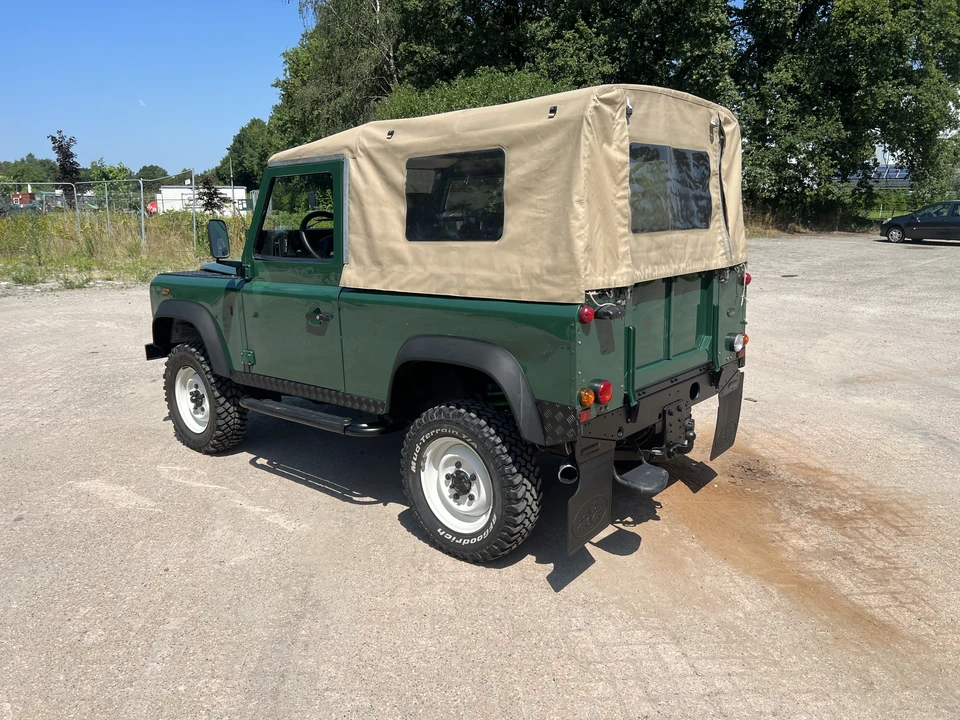 2004 Land Rover Defender 90 - Image 8 of 31