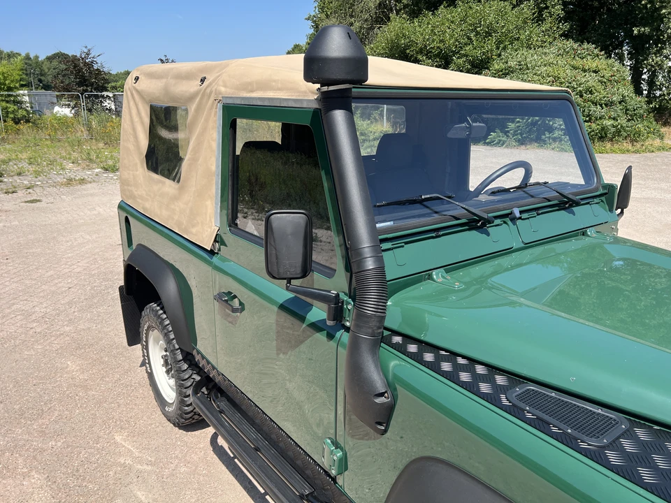 2004 Land Rover Defender 90 - Image 19 of 31