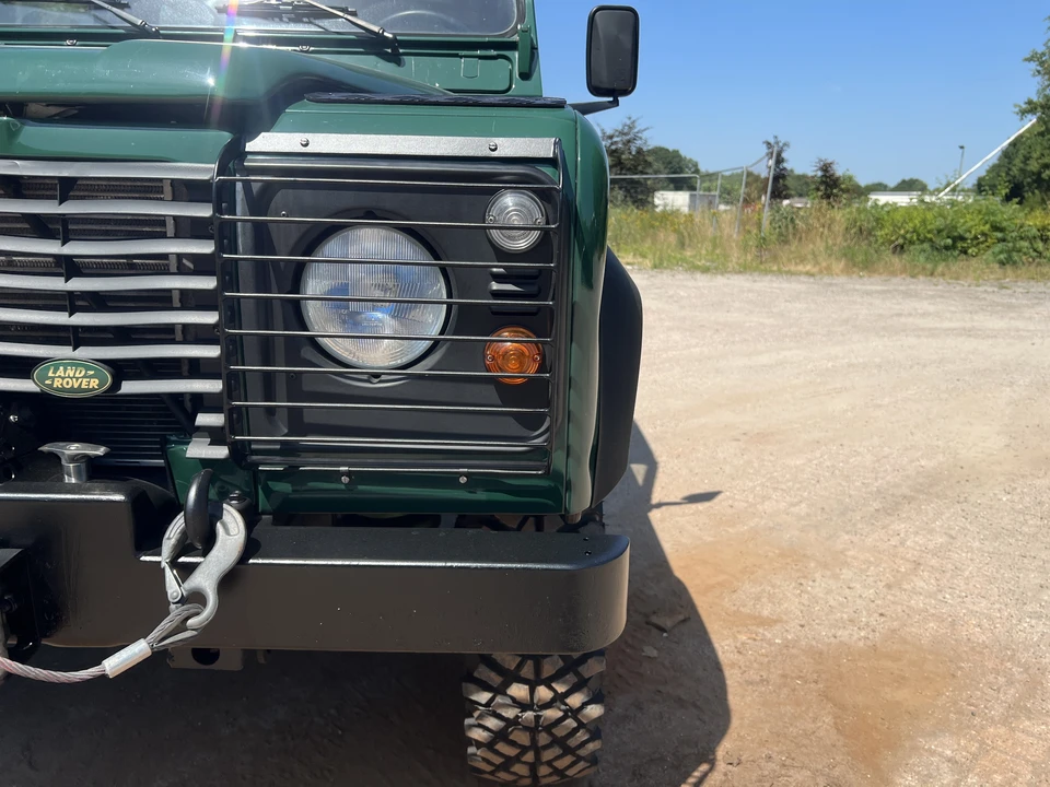 2004 Land Rover Defender 90 - Image 30 of 31