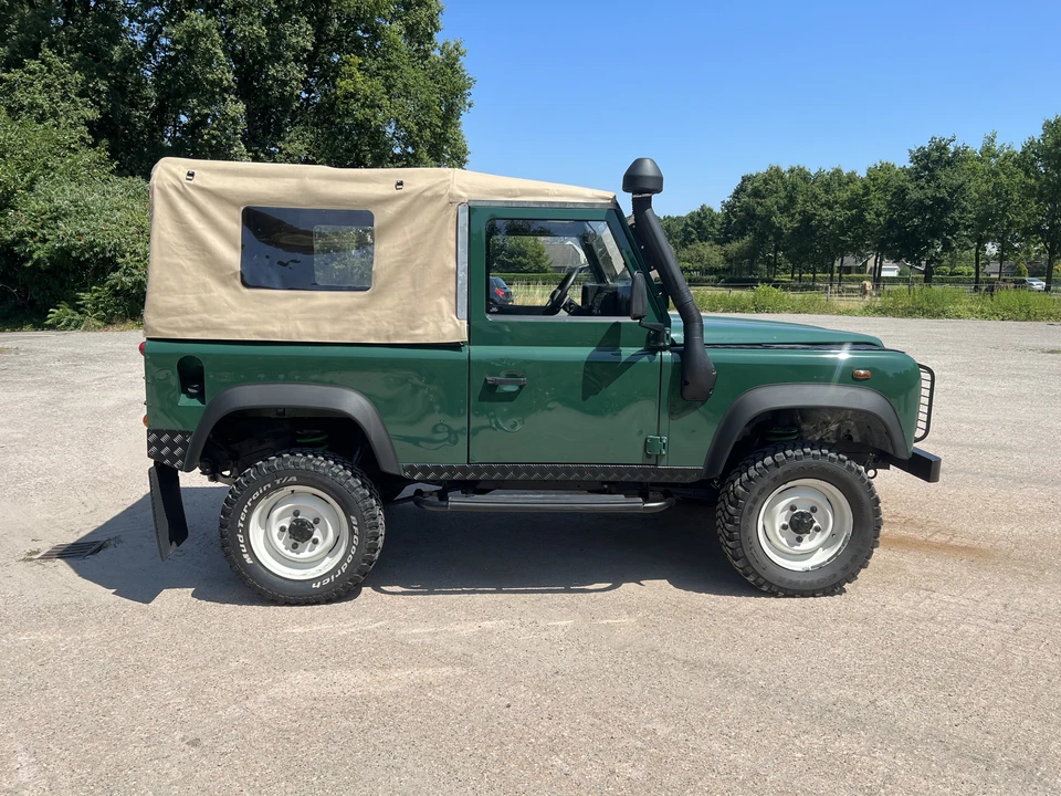 2004 Land Rover Defender 90 - Image 5 of 31