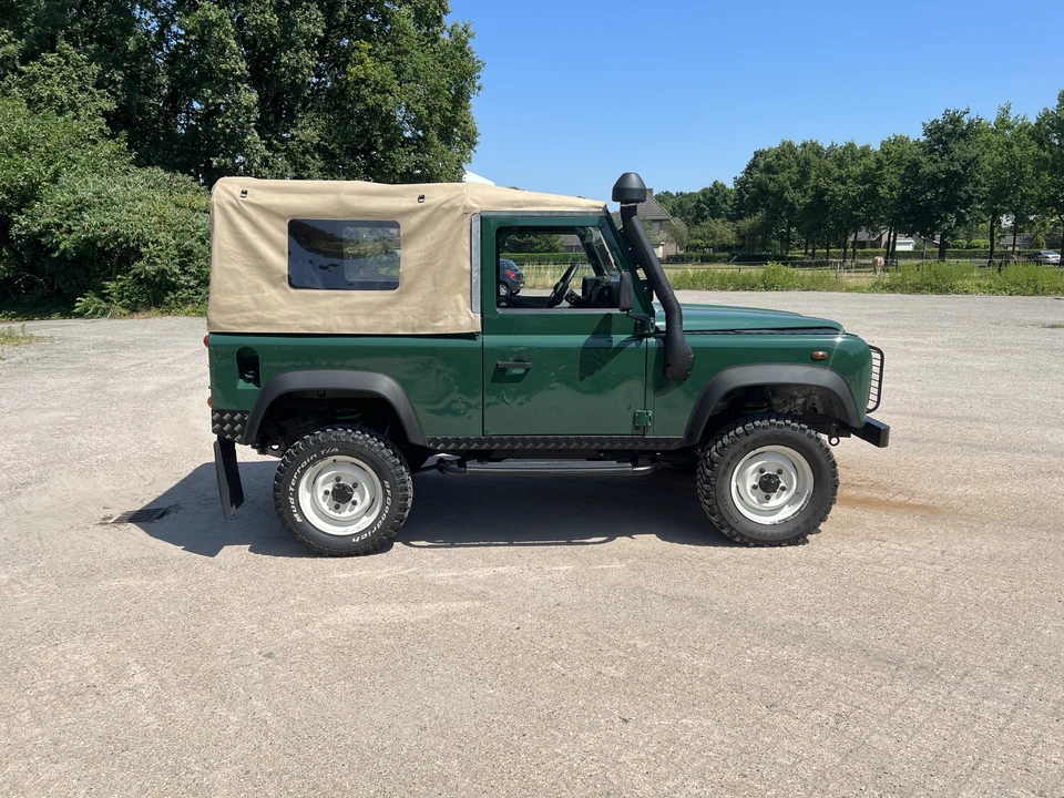 2004 Land Rover Defender 90 - Image 13 of 31