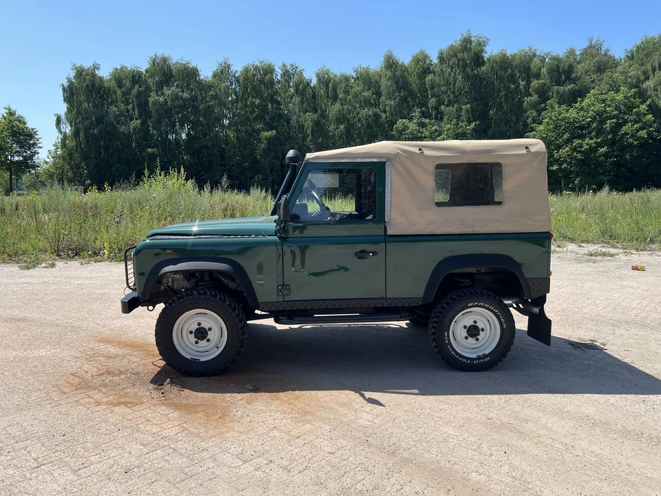 2004 Land Rover Defender 90 - Image 17 of 31
