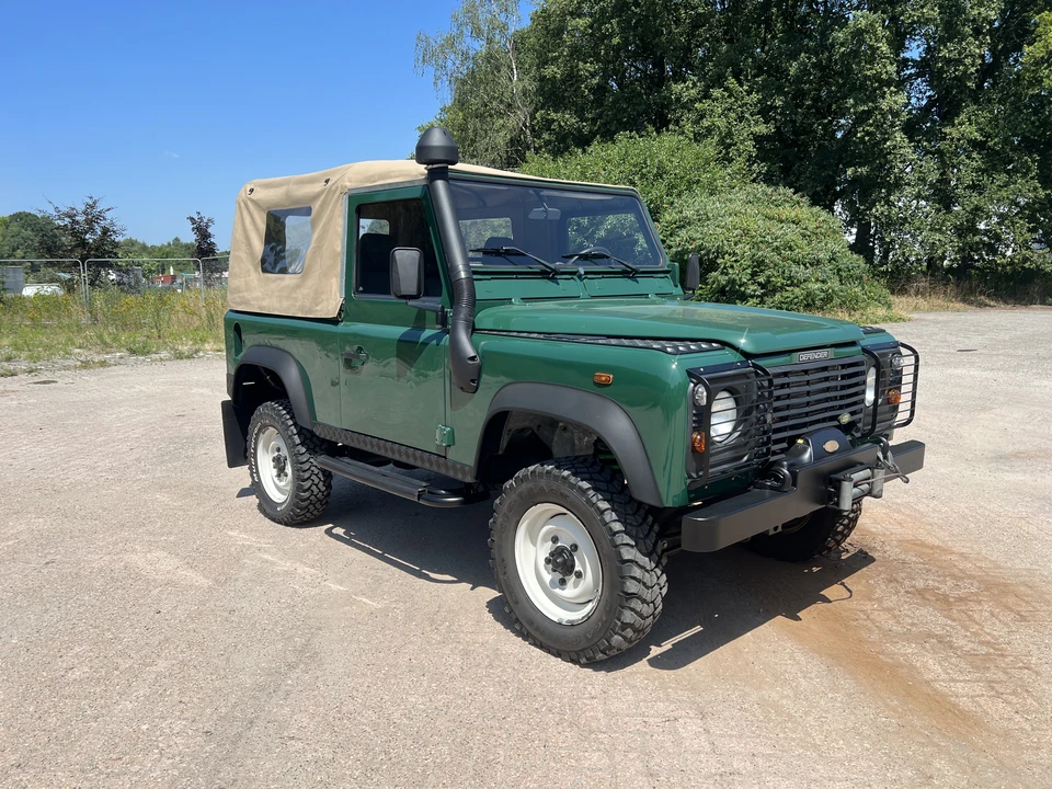 2004 Land Rover Defender 90 - Image 4 of 31