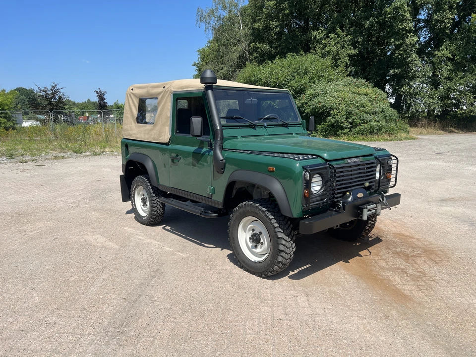 2004 Land Rover Defender 90 - Image 12 of 31
